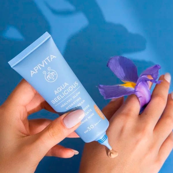 Apivita Aqua Beelicious Crema Fluida Iluminadora Hidratante SPF30 con color 40 ml