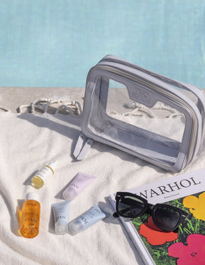 Two Poles Travel Essentials - Edición Limitada