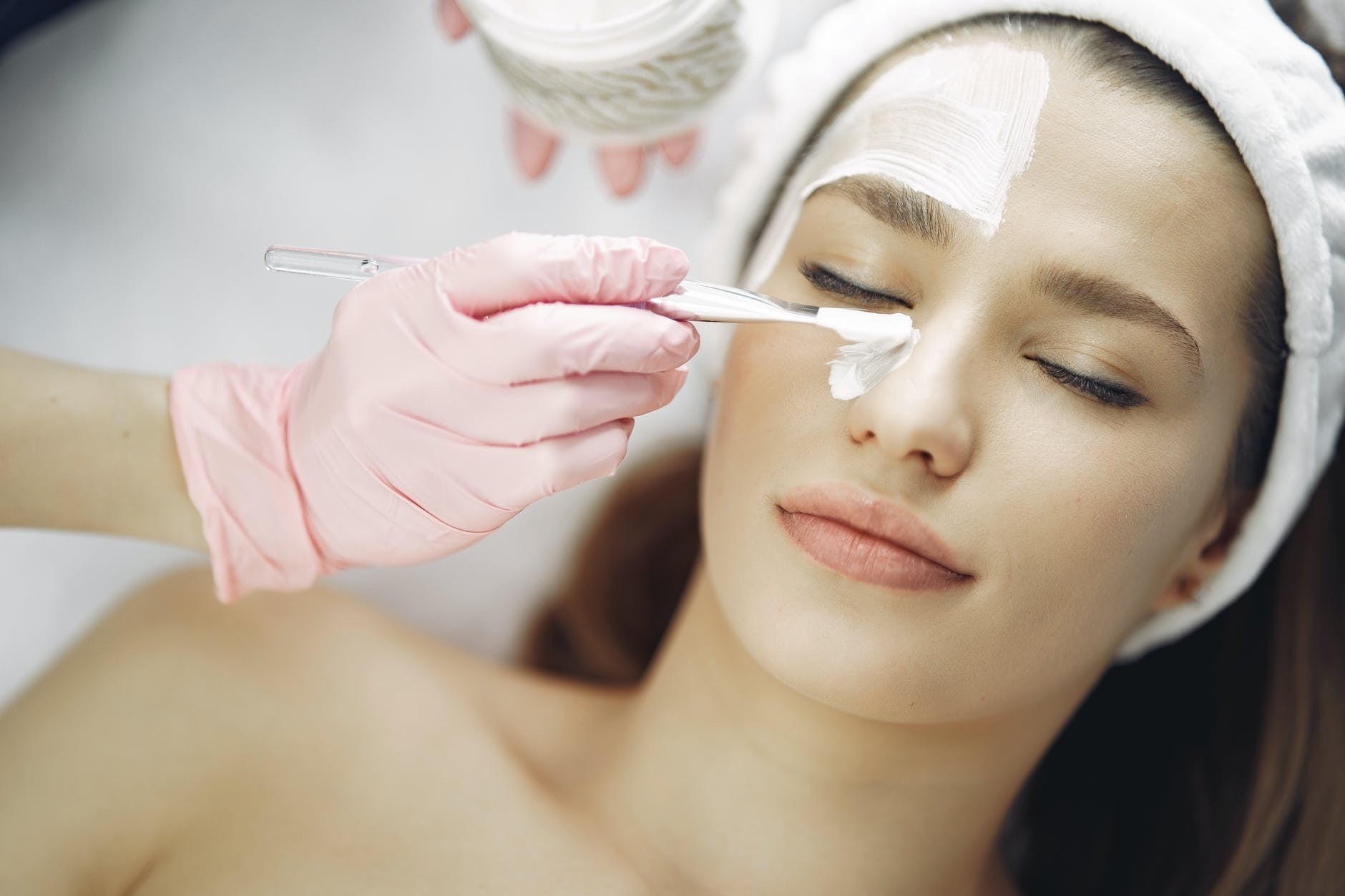 Las mejores cremas para reducir bolsas y ojeras con la vitamina K
