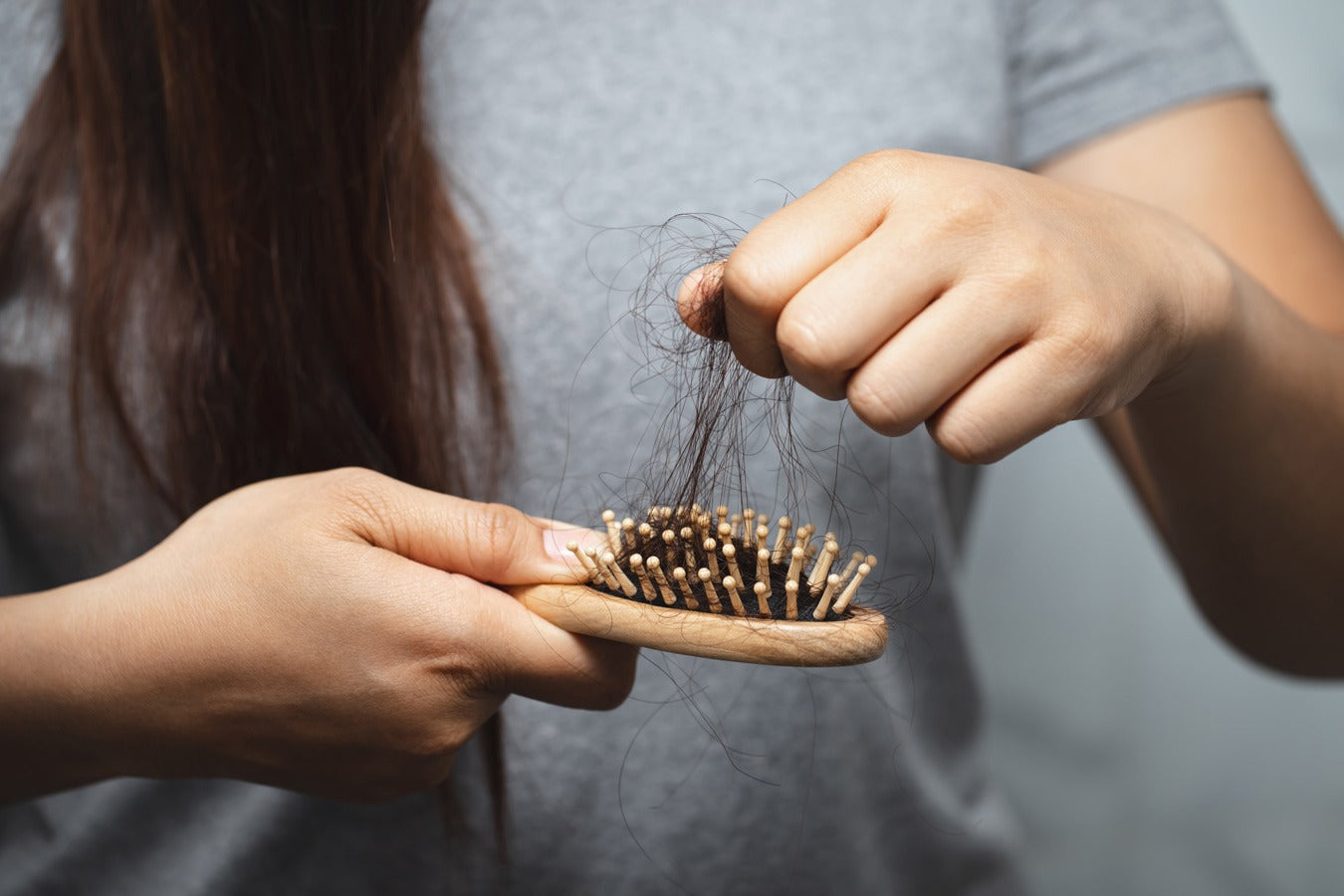 Caída de cabello en mujeres, ¿por qué me está pasando esto?