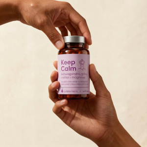 Keep Calm combina ingredientes cuidadosamente seleccionados para ayudarte a recuperar la calma mental y mantener el equilibrio en tu día a día, sin sedarte ni apagar tu ritmo.