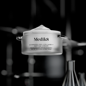 Medik8 Advanced Pro-Collagen+ Crema de péptidos 50 ml es una hidratante rejuvenecedora antiarrugas