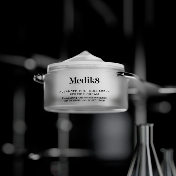 Medik8 Advanced Pro-Collagen+ Crema de péptidos 50 ml es una hidratante rejuvenecedora antiarrugas